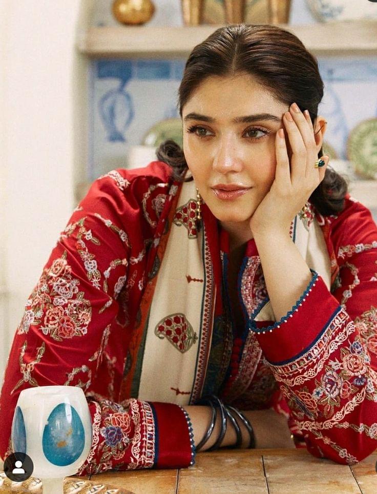 ZARA SHAHJAHAN RED - 3PCS EMBROIDERED UNSTITCHED SUIT - Image 4